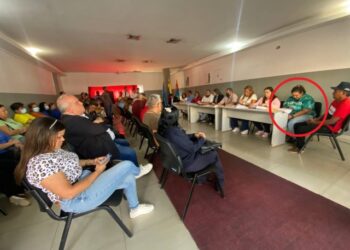 VIDEO: concejal chavista “suda la gota gorda” en el Darién mientras intenta llegar a EEUU