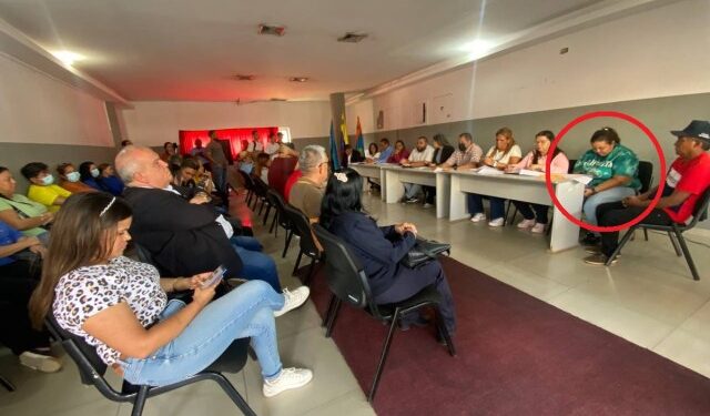 VIDEO: concejal chavista “suda la gota gorda” en el Darién mientras intenta llegar a EEUU