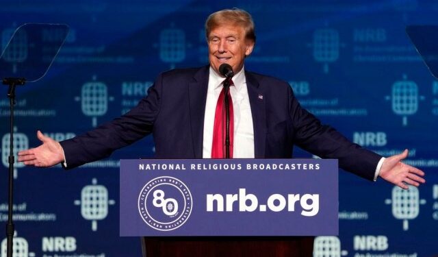 Trump también reclama inmunidad en el caso de los papeles clasificados