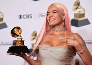 Karol G ganó su primer Grammy al mejor álbum de música urbana por “Mañana será bonito”