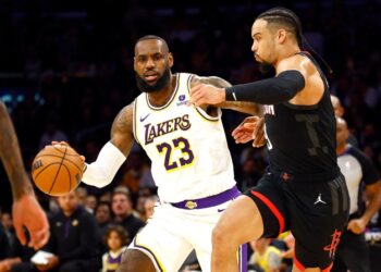 Los Warriors intentaron fichar a LeBron James en la recta final de este mercado, según Espn