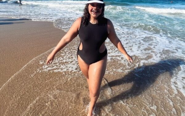 Resulta que la Chica Polar gordibuena también es “Rikesa” (VIDEO)