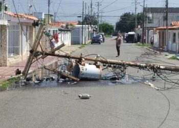 Trabajadores de Corpoelec laboran en pésimas condiciones mientras que el servicio eléctrico empeora en Falcón