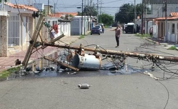 Trabajadores de Corpoelec laboran en pésimas condiciones mientras que el servicio eléctrico empeora en Falcón