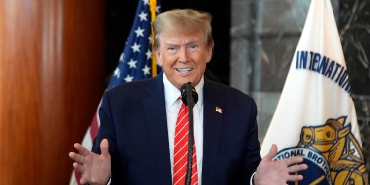 Jueza británica desestima demanda de Trump por informe con «afirmaciones escandalosas»