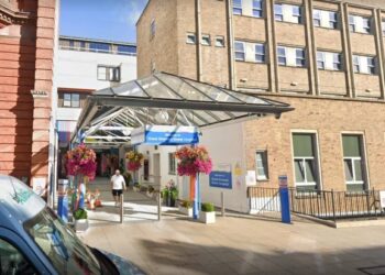 “Los médicos dijeron que no era nada”: bebé murió después de tragarse el ojo de uno de sus juguete