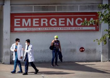 Un venezolano necesita más de 20 salarios mínimos para costear insumos básicos para ser operado