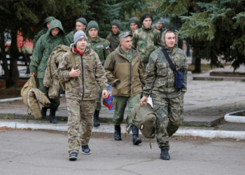 Atraso escolar, trauma y violencia: la adolescencia en Ucrania tras dos años de guerra