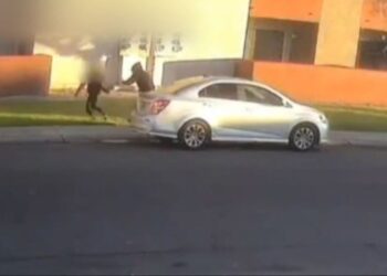 VIDEO: El momento en el que un hombre intenta secuestrar a una niña a plena luz del día en Arizona