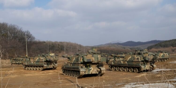 Corea del Norte prueba más misiles mientras Kim pide estar preparado para la guerra