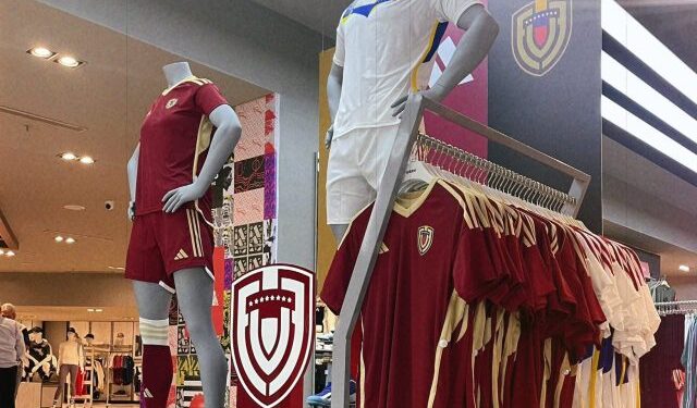 ¡Hay mucha fe! Camiseta Adidas de la Vinotinto se vendió casi en su totalidad en el primer día (IMÁGENES)