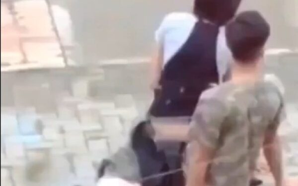 “Respeten cochinos”: le cortaron el “ñaca, ñaca” a parejita cariñosa en parque de Bogotá (VIDEO)