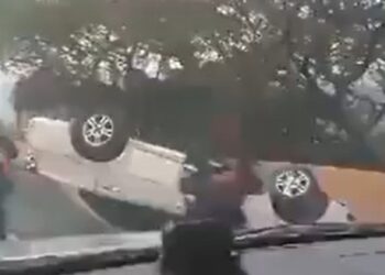 Terrible accidente en la carretera Panamericana: carro volcado genera retraso #2Feb (VIDEO)