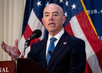 Cámara Baja de EEUU aprobó someter a juicio político a Alejandro Mayorkas, jefe de migración