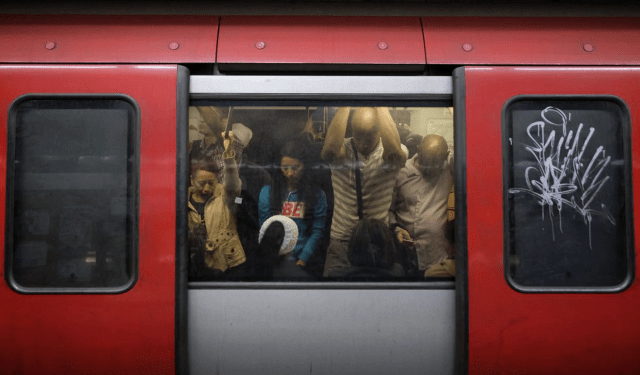 Video VIRAL: acalorado discurso de un predicador en el Metro de Caracas acabó en amenazas de “ojo por ojo”