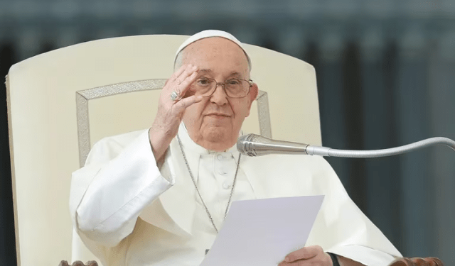 El papa Francisco pide decisiones valientes para proteger el medio ambiente ante fenómenos climáticos extremos