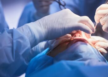 La historia del hombre que se operó a sí mismo de una apendicitis por estar solo en la Antártida