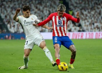 Atlético impidió en los minutos finales la escapada de Real Madrid