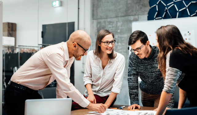 Cómo protegerte de los compañeros de trabajo negativos