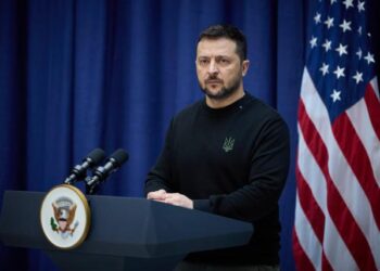 Zelenski afirmó que la escasez de munición perjudica a Ucrania en la guerra contra Rusia