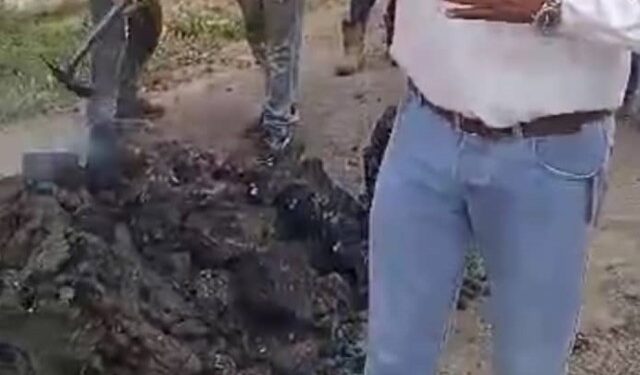 A falta de asfalto, la Gobernación de Barinas aplica método de “tapa huecos” para arreglar las calles