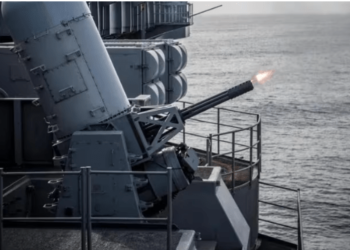 Cómo la Armada de EEUU evitó que un misil impactara contra uno de sus buques en el mar Rojo