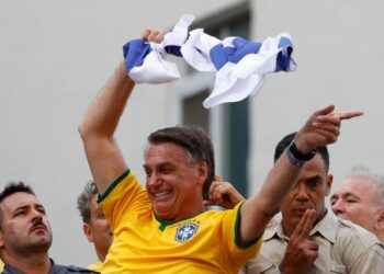 Bolsonaro se defiende de las acusaciones en su contra ante miles de seguidores en São Paulo