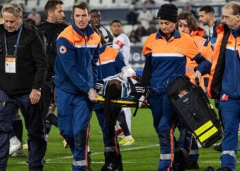 Drama en Francia: jugador recibió fuerte golpe en la cabeza, tuvo que ser operado y está en coma inducido