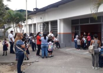 La mayoría de los niños en Guasdualito va a la escuela con trasnocho provocado por cortes eléctricos