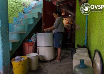 OVSP: Venezolanos mantienen el hábito de almacenar agua ante las fallas en el servicio