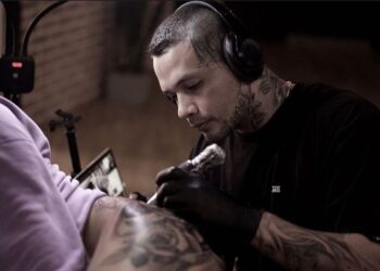 Gabriel Arellano se prepara para su participación como jurado en la “Expotattoo Acarigua 2024”