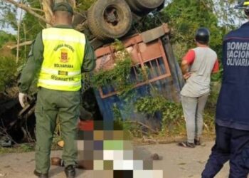 Gandola volcada en la carretera Lara-Zulia dejó un fallecido #2Feb (Video)