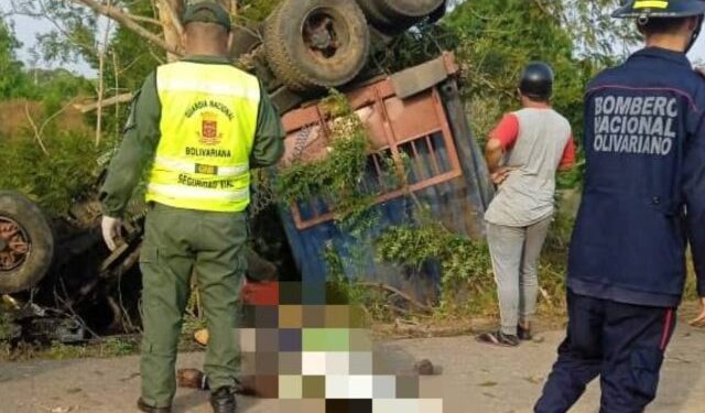 Gandola volcada en la carretera Lara-Zulia dejó un fallecido #2Feb (Video)