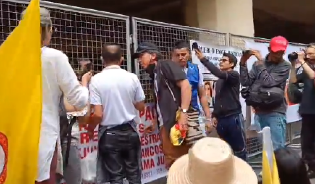 Conflicto en Colombia: manifestantes atacaron a magistrado cuando salía del Palacio de Justicia