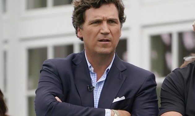 ¿Quién es Tucker Carlson, el polémico periodista cercano a Trump que entrevistó a Putin?