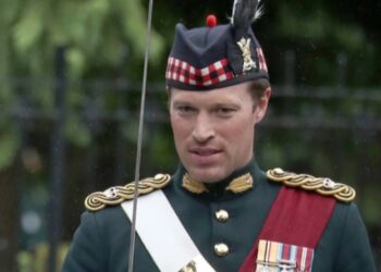 Quién es Olivia Lewis, la mujer que ha conquistado a Johnny Thompson, el guapo escudero de Carlos III