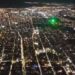 “No entiendo la gracia”: apuntaron con potente láser a piloto cuando estaba por aterrizar en un aeropuerto (VIDEO)