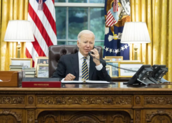 Un mago admitió que lo contrataron para imitar la voz de Biden en llamadas automáticas falsas