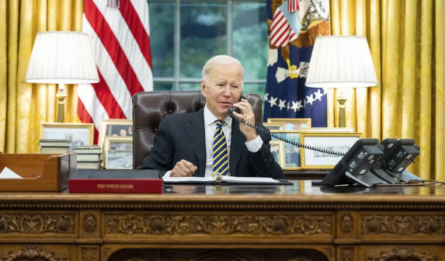 Un mago admitió que lo contrataron para imitar la voz de Biden en llamadas automáticas falsas