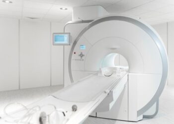 Acompañó a su mamá a hacerse una resonancia magnética y terminó muerto por un descuido