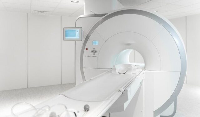 Acompañó a su mamá a hacerse una resonancia magnética y terminó muerto por un descuido