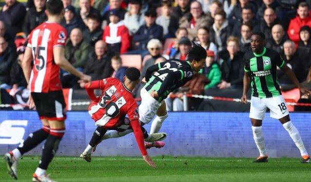 “Roja y cárcel”: La brutal patada en la Premier League que causó indignación (VIDEO)