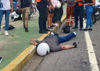 Trágico accidente dejó un motorizado fallecido en la autopista Caracas – La Guaira este #16Feb