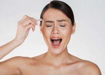 VIRAL: Quiso depilarse, pero cometió un error tremendo que arruinó todo (VIDEO)