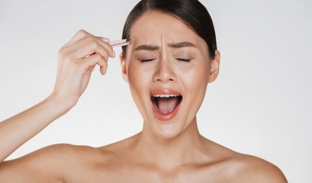 VIRAL: Quiso depilarse, pero cometió un error tremendo que arruinó todo (VIDEO)