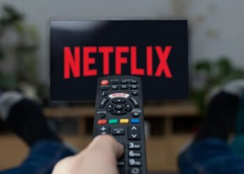 La comedia negra de Netflix que dura 90 minutos y no dejará que te levantes del sillón
