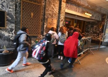 Familias inmigrantes podrían ganar hasta 15 mil dólares al año gracias a controvertido programa en Nueva York