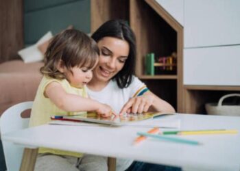 Cuáles son los requisitos para trabajar como niñera en EEUU