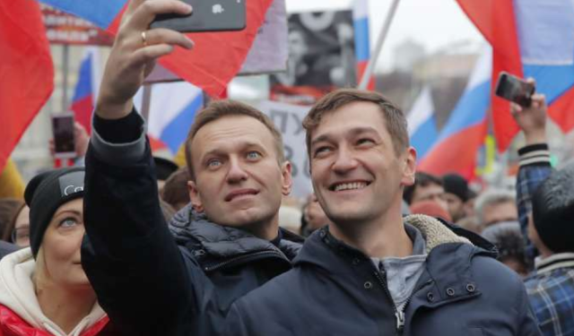 Régimen de Putin activa su cacería y busca al hermano de Navalni