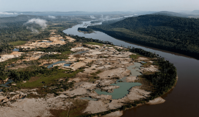 Al menos 30 de los principales ríos del sur de Venezuela están afectados por la minería